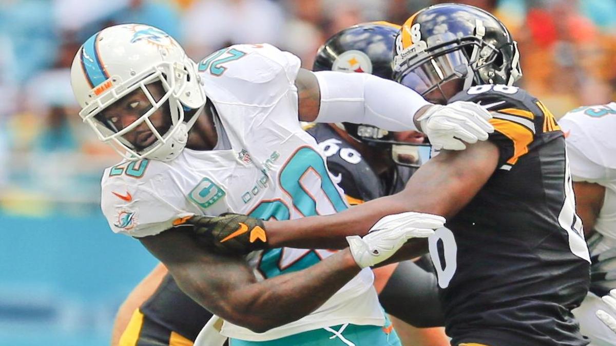 El safety de los Dolphins Reshad Jones (20) lucha con el wide receiver de los Steelers Darrius Heyward-Bey (88) en el Hard Rock Stadium, el 16 de octubre del 2016.