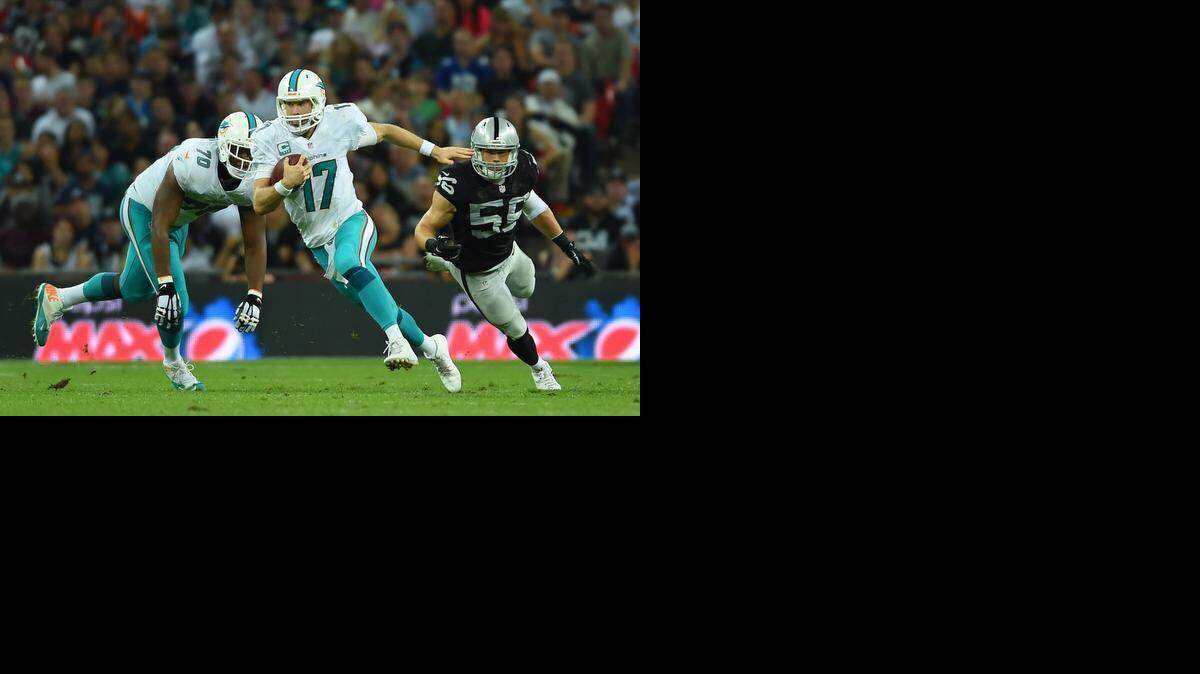 
Ryan Tannehill escapa con el ovoide en el triunfo de los Dolphins ante los Raiders, el Londres en septiembre.
