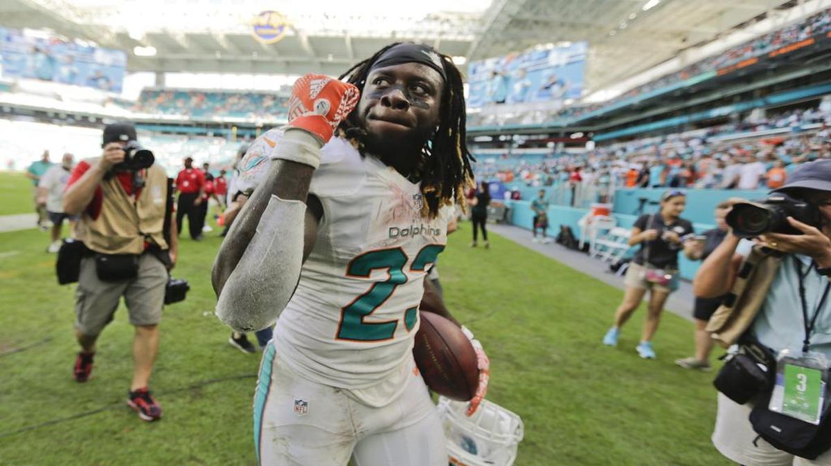 El running back de los Dolphins Jay Ajayi (23) celebra tras anotar el touchdown triunfal que le dio el triunfo a los Dolphins ante los Browns de Cleveland, el domingo 25 de septiembre del 2016.