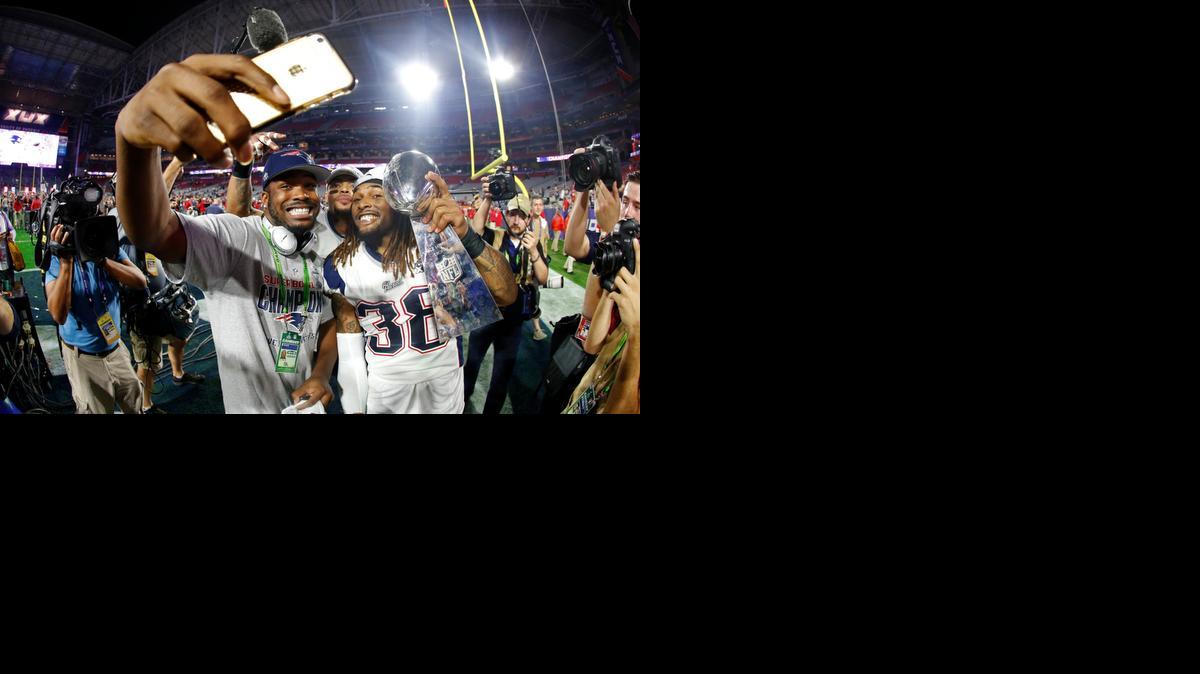 
Jugadores de los Patriots celebran el triunfo sobre los Seahawks en el Super Bowl, el domingo en Glendale, Arizona.
