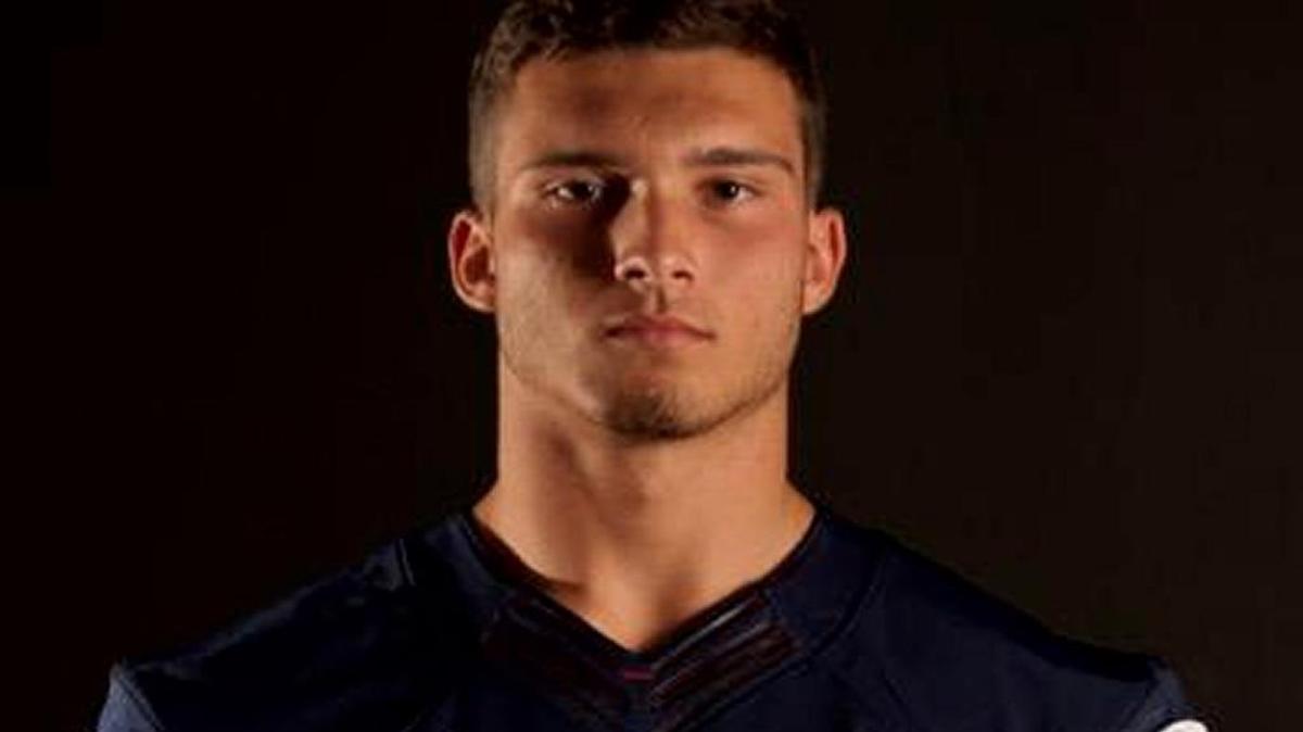 
Austin Chacón constituye un baluarte en la defensiva del equipo de football del Chistopher Columbus High School.

