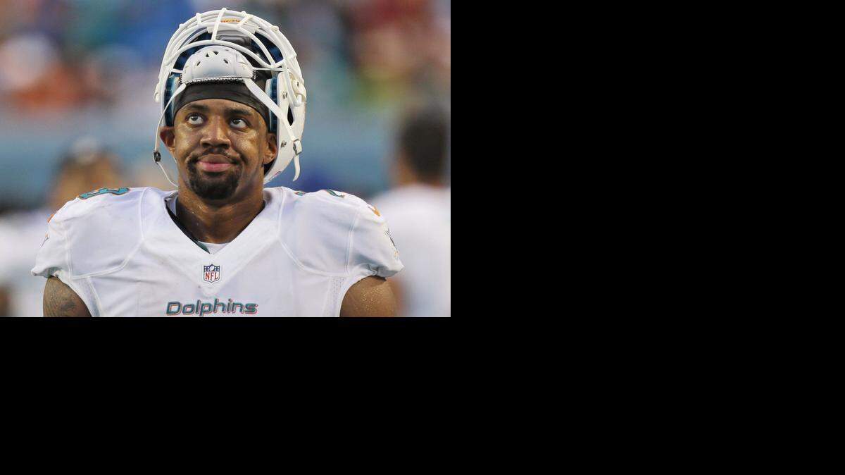 
El defensa de los Miami Dolphins, Derrick Shelby, visto aquí durante un juego, se resistió al arresto el lunes y ha sido suspendido indefinidamente.



