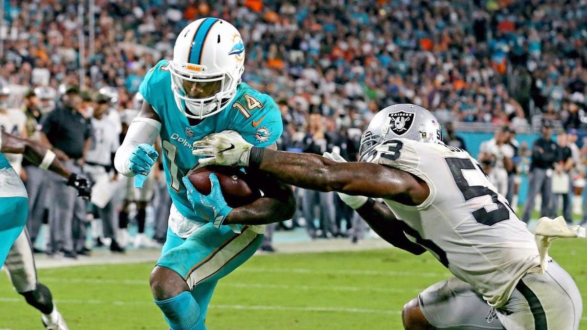 Jarvis Landry (14) se convirtó en el primer jugador en la historia de la NFL en sumar 343 recepciones en sus primeros cuatro años.