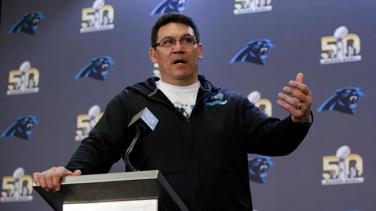 Ron Rivera, de los Panthers, responde a las preguntas de los periodistas, el jueves en San José, California.