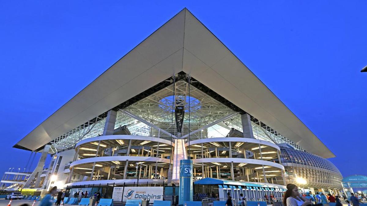 Para unos es una obra de arte, para otros un estadio de cinco estrellas. La verdad es que los $500 millones que pusieron los Dolphins de Miami en la remodelación del ahora Hard Rock Stadium se nota en cada detalle.
