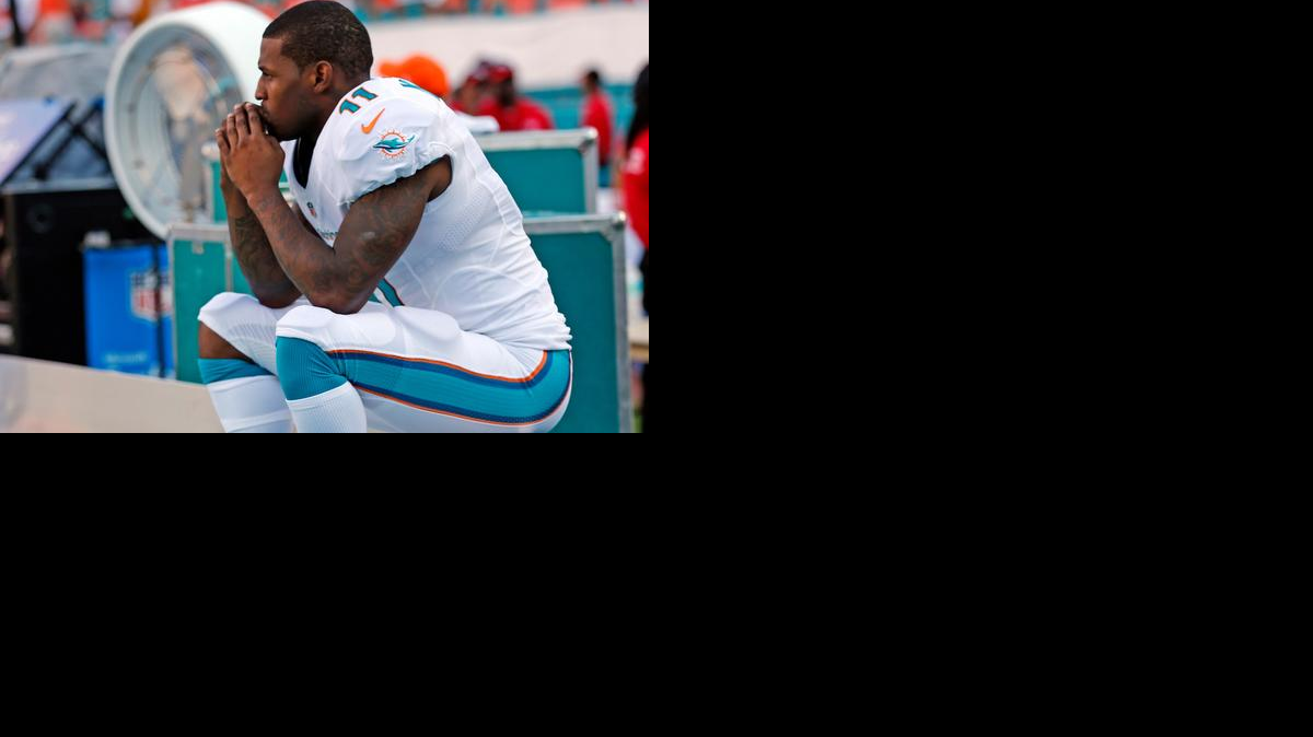 
CON OFENSIVA en el campo de Miami Mike Wallace aparece sentado en el último parcial.
