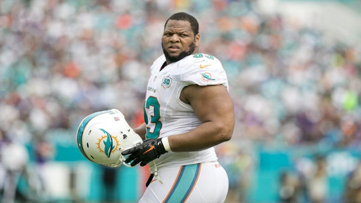 El defensive tackle Ndamukong Suh (93), de los Dolphins, en el partido contra los Ravens, el 6 de diciembre del 2015.