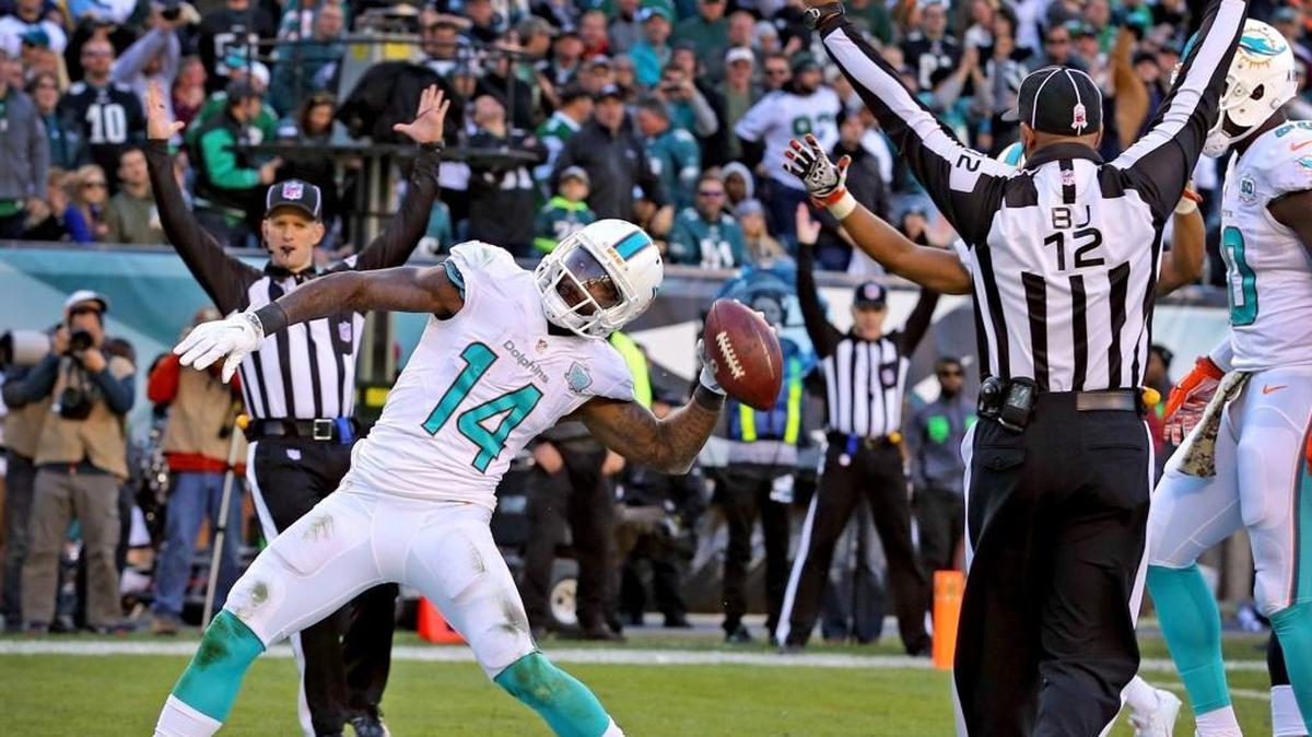 Jarvis Landry celebra luego de anotar el touchdown de la victoria de los Dolphins sobre los Eagles, en el Lincoln Financial Field en Filadelfia, Penn., el domingo 15 de noviembre del 2015.