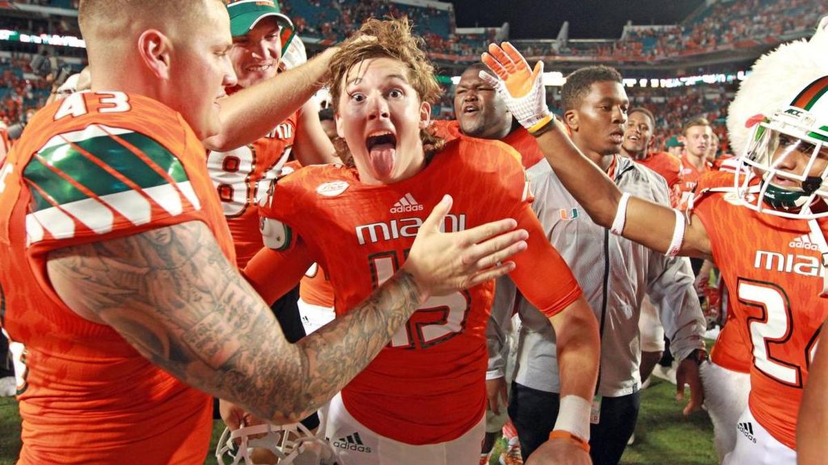 
Michael Badgley celebra tras el field goal triunfal, el sábado.
