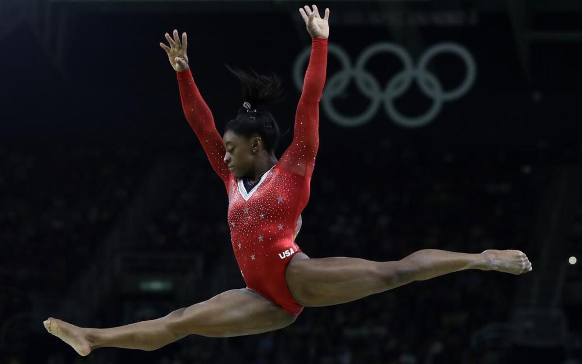 La estrella estadounidense Simone Biles no pudo sumar este lunes su cuarto oro consecutivo en Río-2016 y fue bronce en viga de equilibrio, perdiendo así la oportunidad de seguir luchando por convertirse en la primera gimnasta de la historia que consigue cinco títulos en unos mismos Juegos