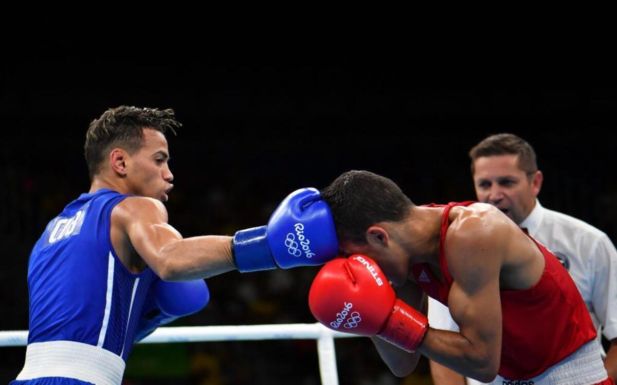 El campeón olímpico Robeisy Ramírez (izq.) se clasificó a cuartos de final de los 56 kilos del torneo de boxeo al derrotar 2-1 al marroquí Mohamed Hamout, el 14 de agosto del 2016 en e Río de Janeiro, Brasil.