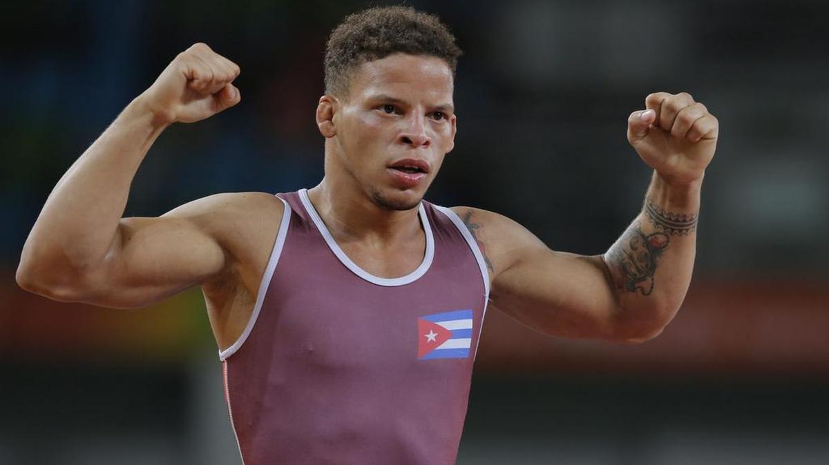Ismael Borrero acentuó su condición de figura y le dio a Cuba su primera de medalla de oro en los Juegos Olímpicos de Río al vencer al japonés Shinobu Ota en la división de 59 kilogramos de la lucha grecorromana, el 14 de agosto del 2016 en Río de Janeiro, Brasil.