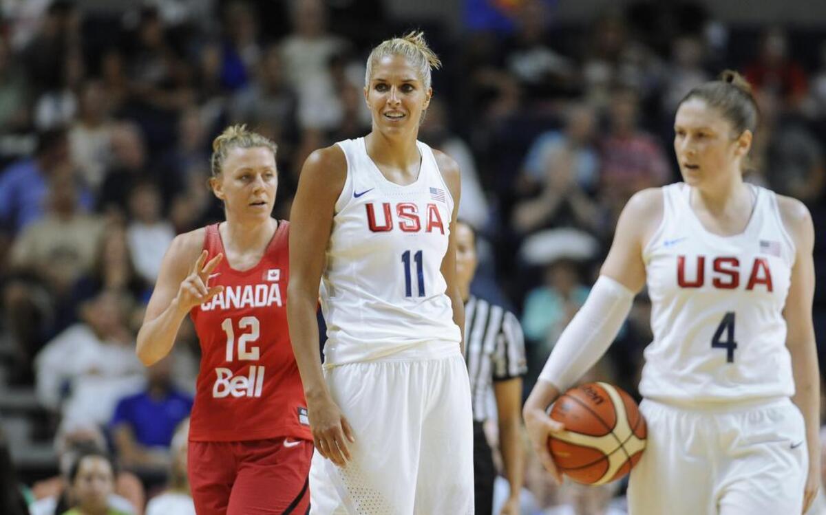 Elena Delle Donne (#11) durante un partido entre Estados Unidos y Canadá el 29 de julio del 2016 en Bridgeport, Connecticut.