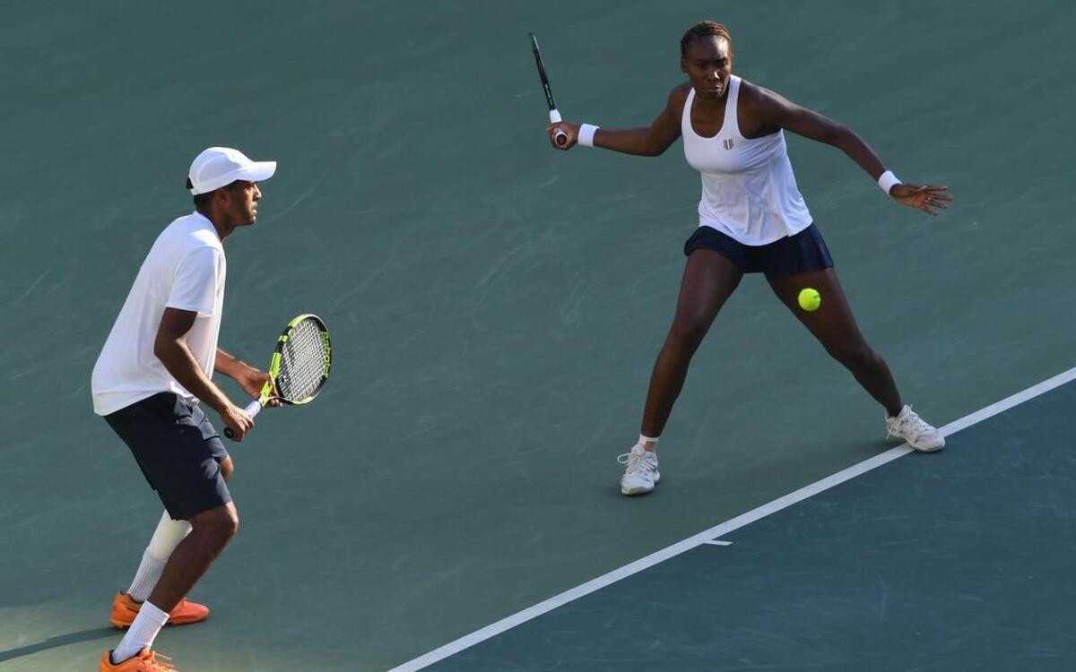 La estadounidense Venus Williams no pudo sumar una quinta medalla de oro a su palmarés después de perder este domingo la final del torneo de dobles mixtos junto a Rajeem Ram, frente a sus compatriotas Bethanie Mattek Sands y Jack Sock 6-7 (3/7), 6-1 y 10/7 en el super tie break.