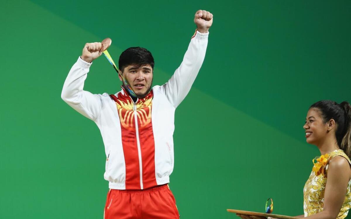 El 18 de agosto, el pesista de Kirguistán Izzat Artykov, bronce en la categoría de -69 kg, fue el primer medallista descalificado de los Juegos de Río por dopaje.