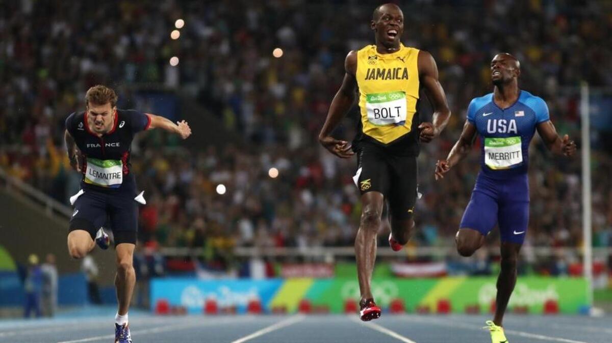Usain Bolt, de Jamaica, celebra tras ganat la final de los 200m planos en Río 2016, la noche del jueves 18 de agosto del 2016 en Río de Janeiro, Brasil.