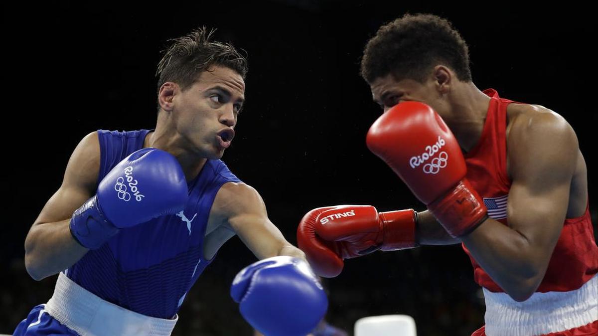 El cubano Robeisy Ramírez (izq.) ganó la medalla de oro en el peso gallo tras derrotar en la final al estadounidense  Shakur Stevenson, en los Juegos Olímpicos de Río de Janeiro, el 20 de agosto de 2016.