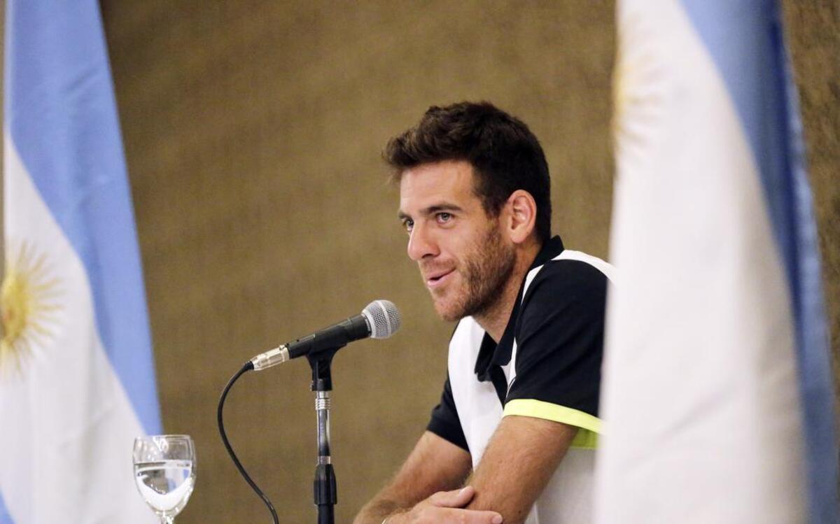 Juan Martín Del Potro habla en una conferencia de prensa en Buenos Aires tras arribar al país luego de su medalla de plata en los Juegos de Río, el 15 de agosto del 2016.