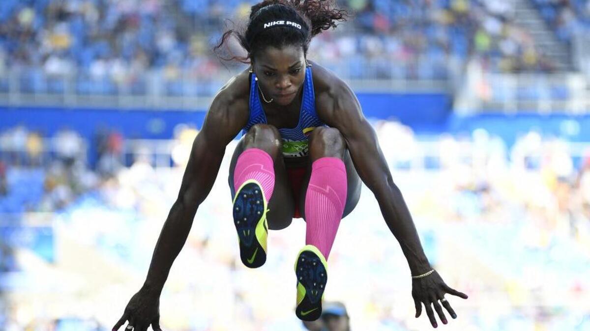 La colombiana Caterine Ibargüen participa en la competencia de triple salto el sábado en Río de Janeiro.