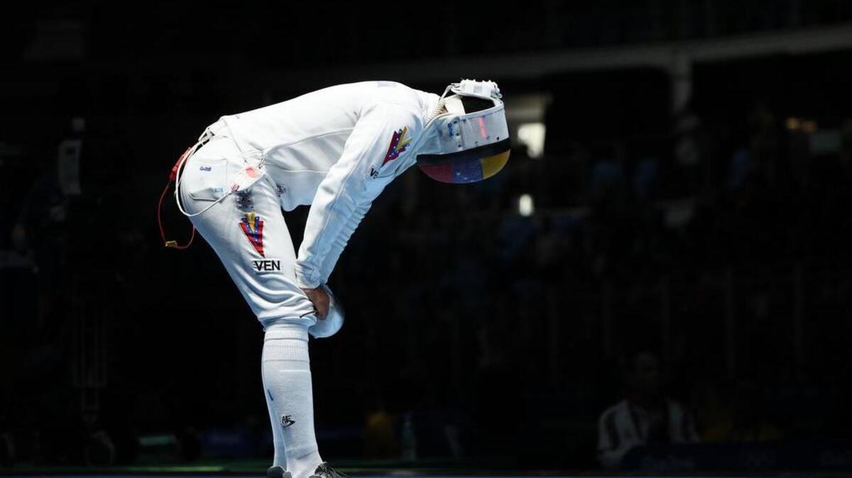 El venezolano Rubén Limardo compite con el egipcio Ayman Fayez el martes 9 de agosto de 2016, en la disciplina de esgrima con espada individual masculina en el marco de los Juegos Olímpicos de Río 2016, en la ciudad de Río de Janeiro (Brasil).