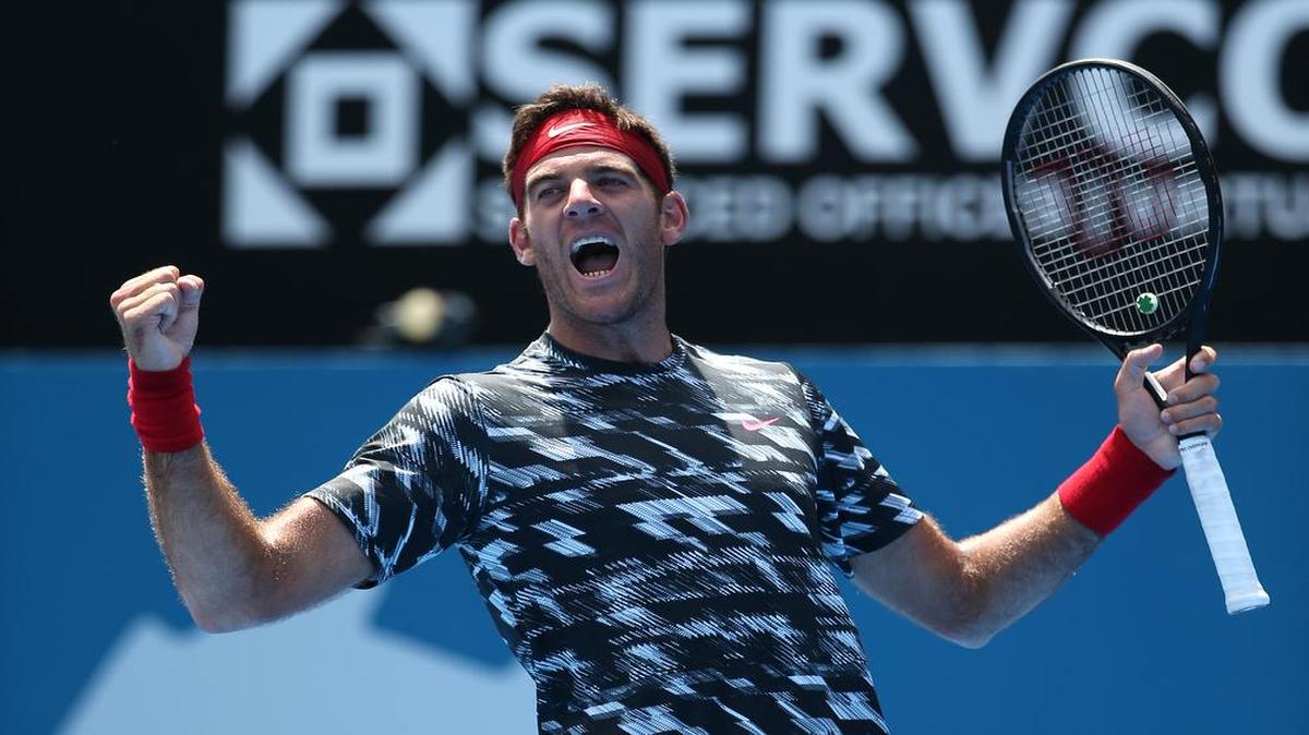El argentino Juan Martin del Potro celebra su victoria sobre el ucraniano Sergiy Stakhovsky, en un partido en Sydney el 13 de enero del 2015.
