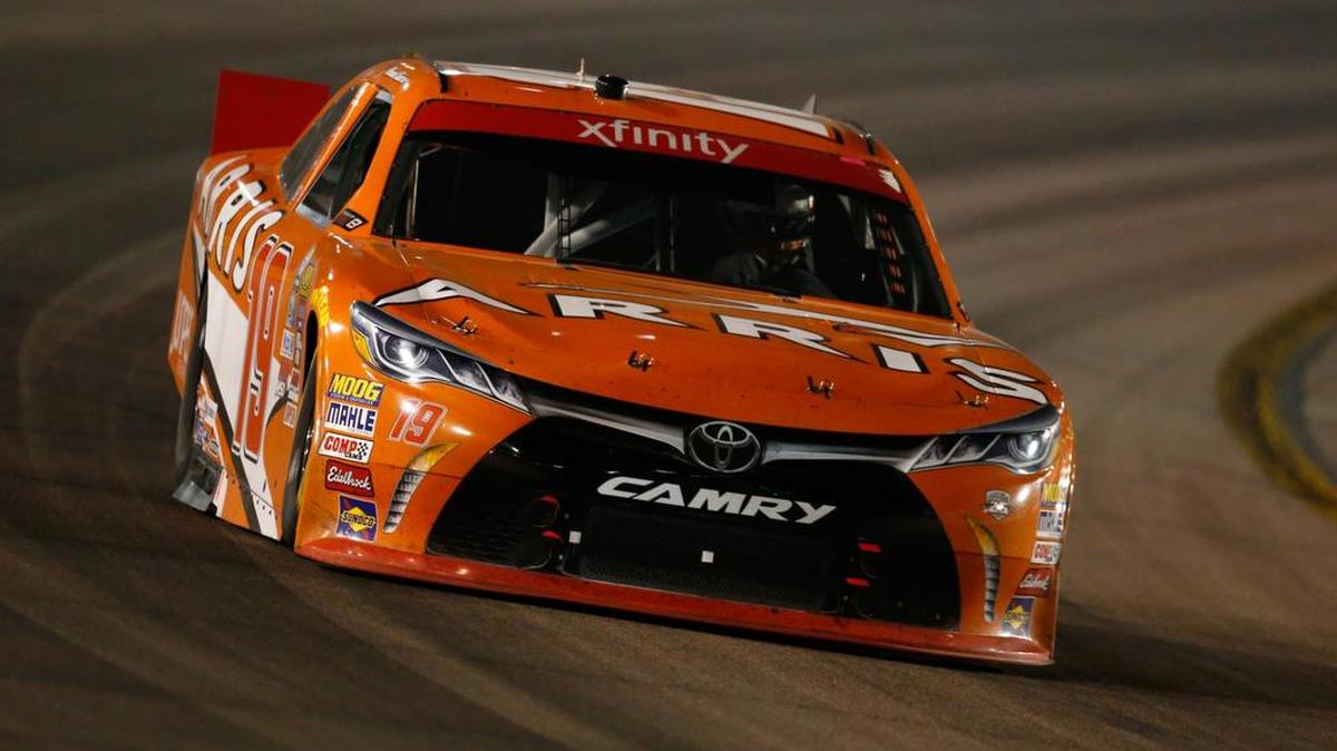 El mexicano Daniel Suárez, piloto del ARRIS Toyota #19, en la carrera en la XFINITY Series Ticket Galaxy 200 en el autódromo internacional de Phoenix, el sábado 12 de noviembre del 2016 en Avondale, Arizona.