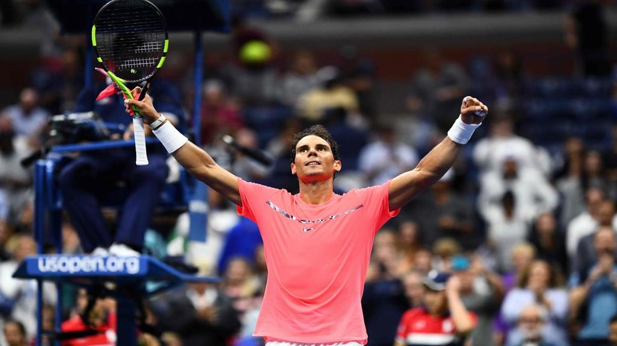 Rafael Nadal, número uno mundial, controló un desborde del serbio Dusan Lajovic en el primer set antes de encaminarse a una victoria de 7-6 (8/6), 6-2, 6-2, que le abrió las puertas este martes a la segunda ronda del Abierto de Estados Unidos de tenis.
