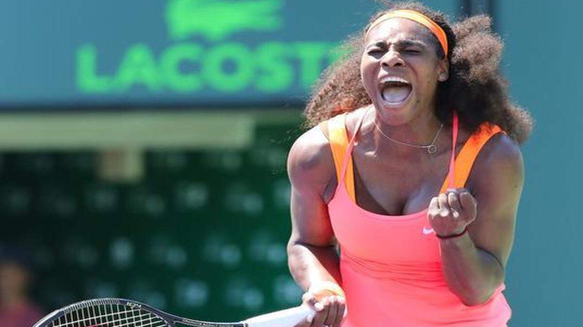 
Serena Williams celebra tras imponerse 7-6 (4), 1-6 y 6-3 a la alemana Sabine Lisicki (27), en los cuartos de final del Miami Open, el martes 1ro de abril del 2015.


