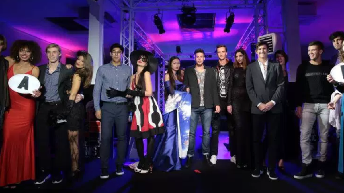 Varias modelos adoptaron poses provocativas para mostrar la letra A o B cuando eran elegidas por cada tenista en el sorteo para el torneo de Nueva Generación en Milán.