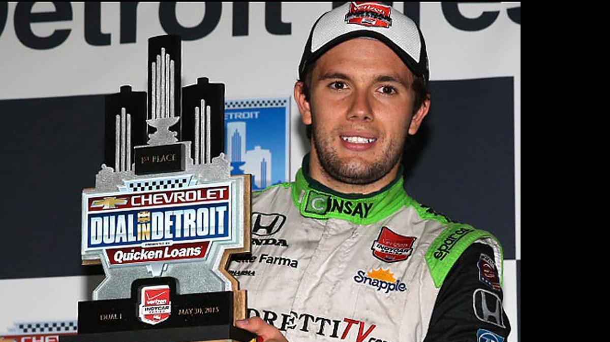 
Carlos Muños celebra su victoria en el Grand Prix de Detroit, el sábado 30 de mayo del 2015.

