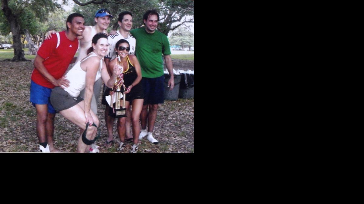 
Equipo Bellers con su capitana Andrea Morales y su entrenador Alejandro Buitrago.
