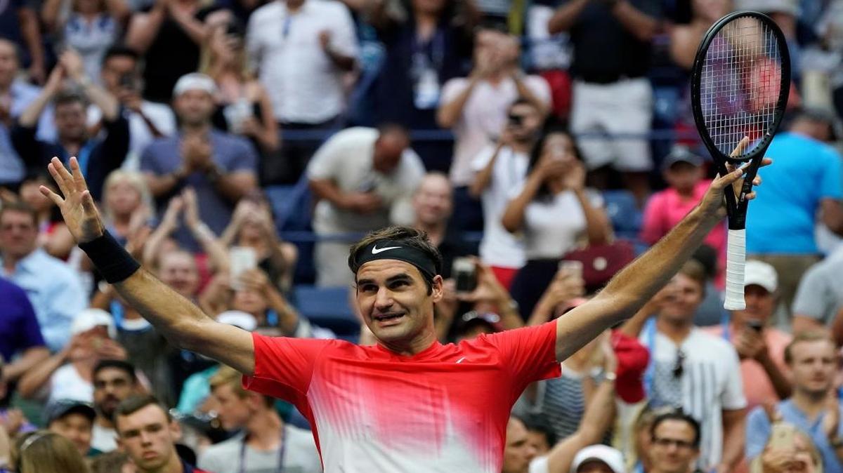 Roger Federer reacciona tras vencer a Mikhail Youzhny, el 31 de agosto de 2017, durante el cuarto día del Abierto de Tenis de Estados Unidos en Nueva York.