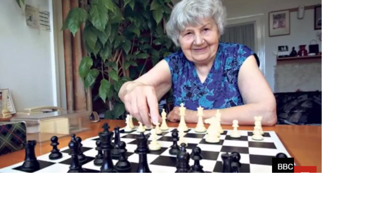 La húngara Brigitta Sinka, de 87 años, batió el récord de partidas de ajedrez simultáneas que mantenía  José Raúl Copablanca desde la década de 1920. El maestro cubano (1888-1942), campeón mundial entre 1921 y 1927, mantenía su marca de 13,545 partidas simultáneas, pero la veterana húngara batió el domingo la marca con 13,600 juegos.
