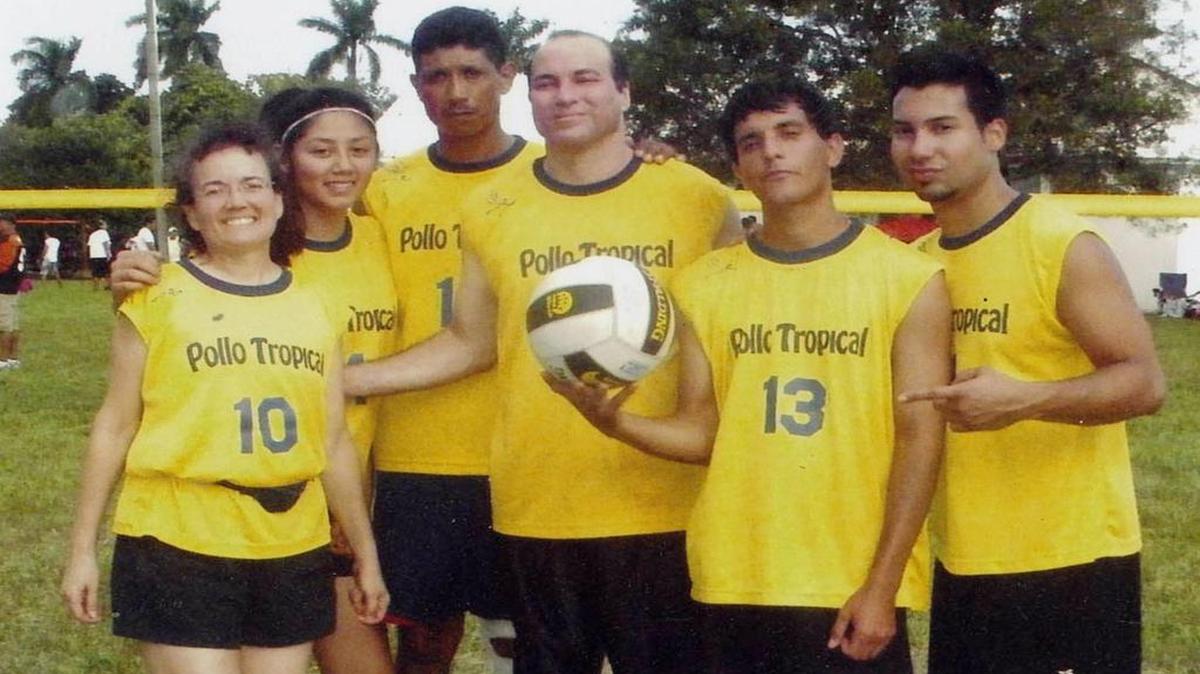 
Academia de voleibol tiene un fuerte equipo con su capitán Gio Vélez y su coach Edgard Muñoz.
