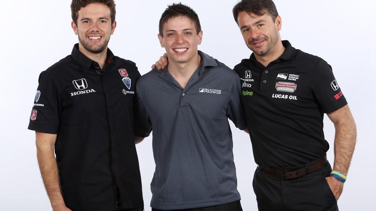 Los pilotos Carlos Muñoz, Gabby Chavez y Oriol Servia (de izq. a der.) correrán en la edición del 100 aniversario de la Indy 500. Aquí, en Miami el 24 de mayo del 2016, en la gira de promoción de la carrera.