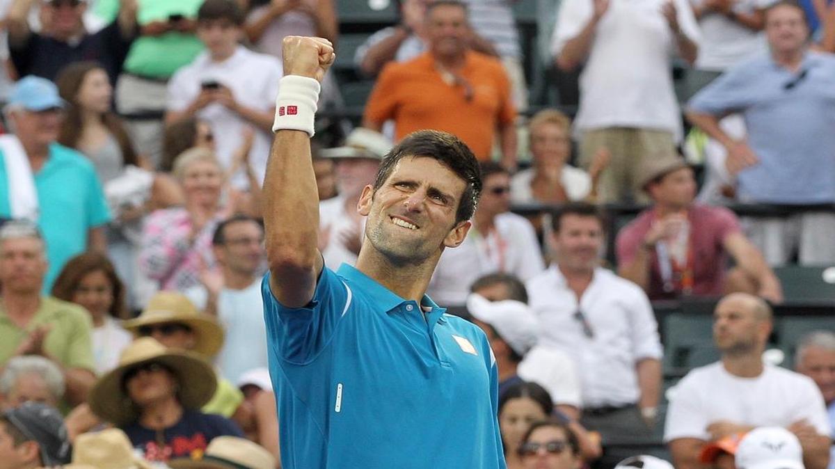 NOVAK DJOKOVIC celebra su triunfo sobre el austriaco Dominic Thiem, 6-3, 6-4, en el Miami Open en Crandon Park el 29 de marzo del 2016.