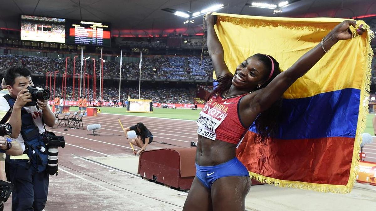 
Katerine Ibargüen celebra tras ganar la final del salto triple en el Mundial de Atletismo, el 24 de agosto del 2015 en Beijing, China.

