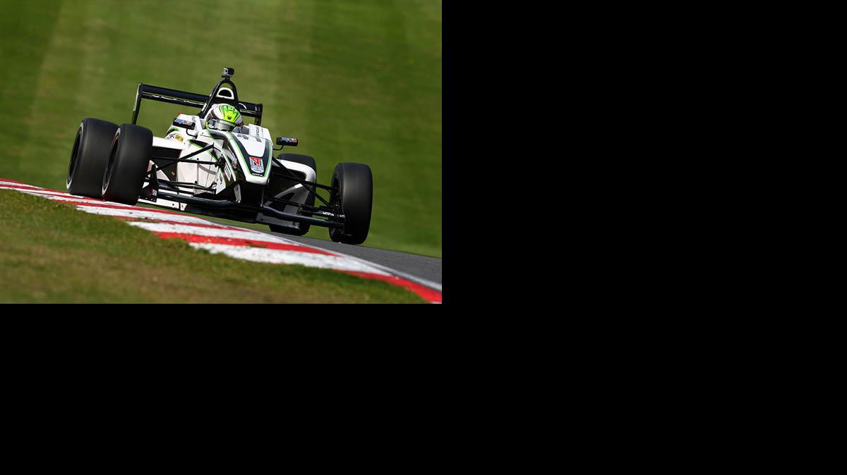 
Diego Borrelli compite en Europa en las ocho carreras de la temporada de F-4 y al mismo tiempo sigue sus estudios de junior high school en La Inmaculada Concepción La Salle, en Coconut Grove.
