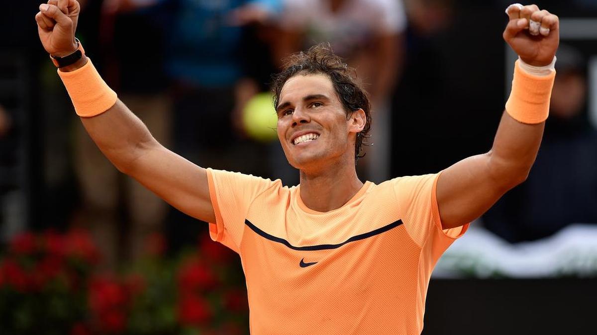 El español Rafael Nadal celebra tras vencere al australiano Nick Kyrgios, en el Abierto de Roma, el jueves 12 de mayo del 2016.