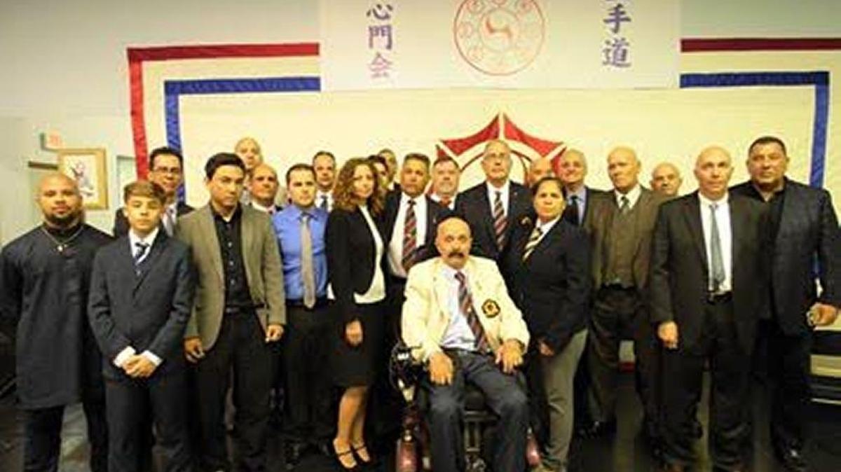 EL SENSEI Félix Puga (centro) rodeado de algunos de los fundadores de la Federación Internacional de Karate Do Joshinmon Kai el pasado 28 de enero.