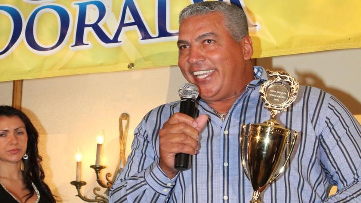 “El Gato” Andrés Galárraga recive la Copa Dorada 2012, en el Renaissance Ballroom en Miami el domingo 10 de febrero del 2013.