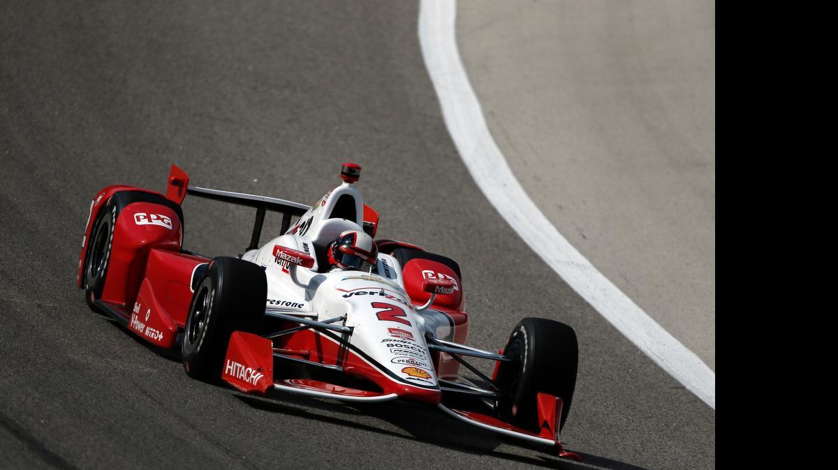 
Juan Pablo Montoya (2), de Colombia, durante la clasificación para la Firestone 600 de IndyCar en el Texas Motor Speedway en Fort Worth, Texas, el viernes 5 de junio del 2015. La carrera será la noche del sábado.
