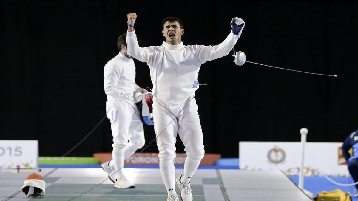 El esgrimista venezolano Rubén Limardo tras vencer al argentino José Domínguez en la final de espada de los Juegos Panamericanos de Toronto, el 21 de julio de 2015.