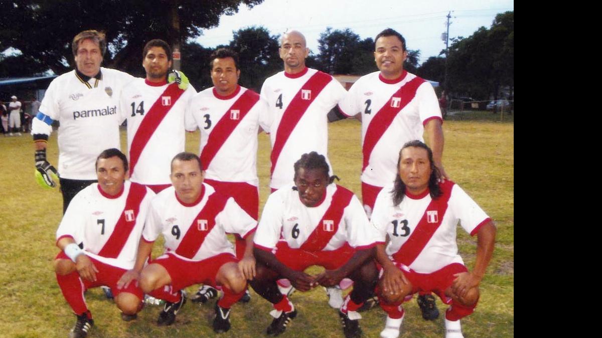 
La Familia FC se entrena fuerte con su capitán Jorge Heredia y su entrenador Harry Jara.
