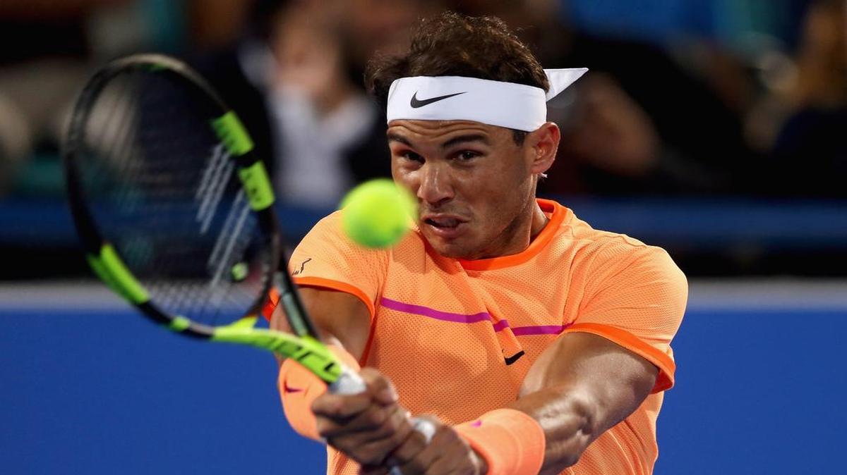 El español Rafael Nadal, exnúmero uno mundial, regresó a la competición internacional con una victoria clara 6-4, 6-0 ante el checo Tomas Berdych, el jueves 29 de diciembre del 2016 en Abu Dabi, Emiratos Árabes Unidos.
