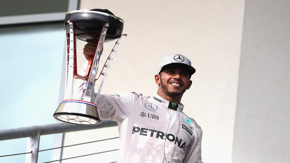 El británico Lewis Hamilton, con Mercedes, ganó el domingo el Gran Premio de Estados Unidos de Fórmula Uno, disputado en el Circuito de las Américas, en Austin, Texas, seguido de su compañero de escudería, el alemán Nico Rosberg, el 23 de octubre del 2016.