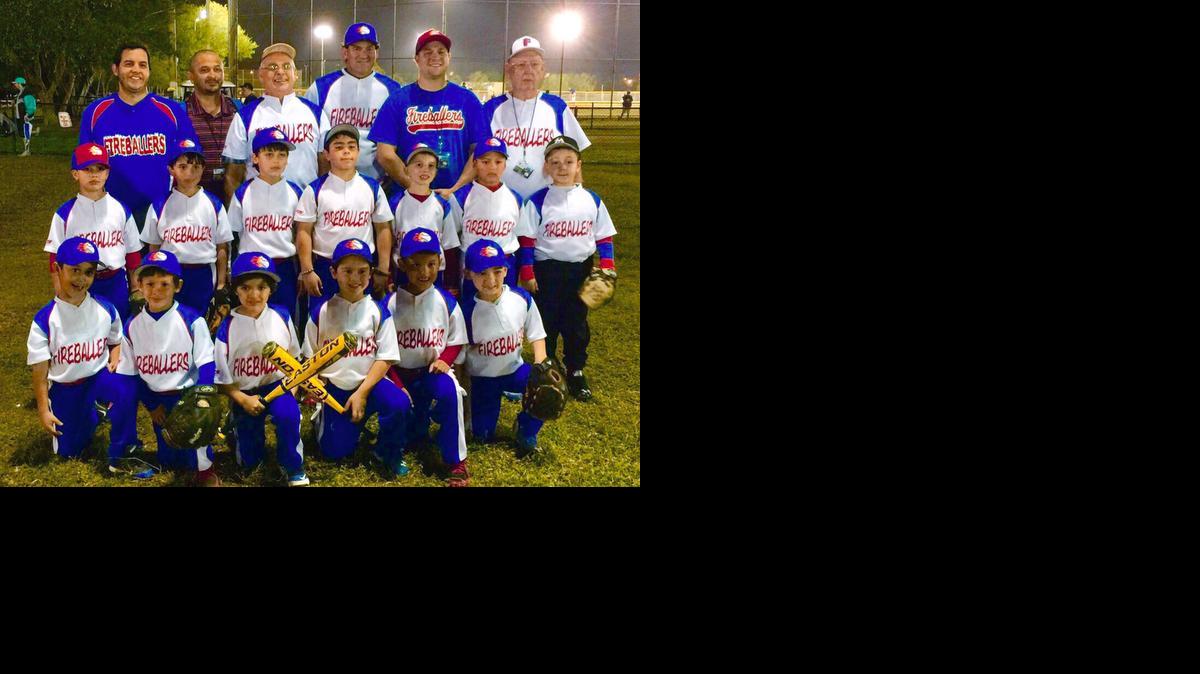 
Los Fireballers forman un conjunto de futuras estrellas bajo la cuidadosa mirada de sus entrenadores.

