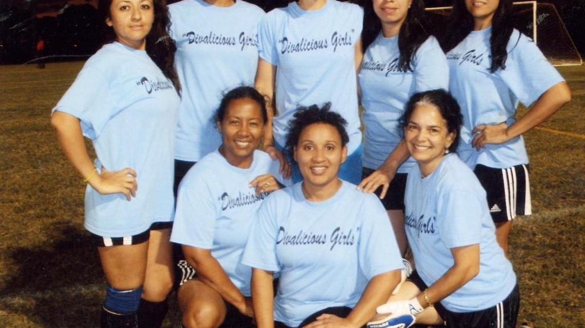 Divalicio US es un conjunto que sobresale por su entusiasmo y calidad con su capitana Grace Marrón.