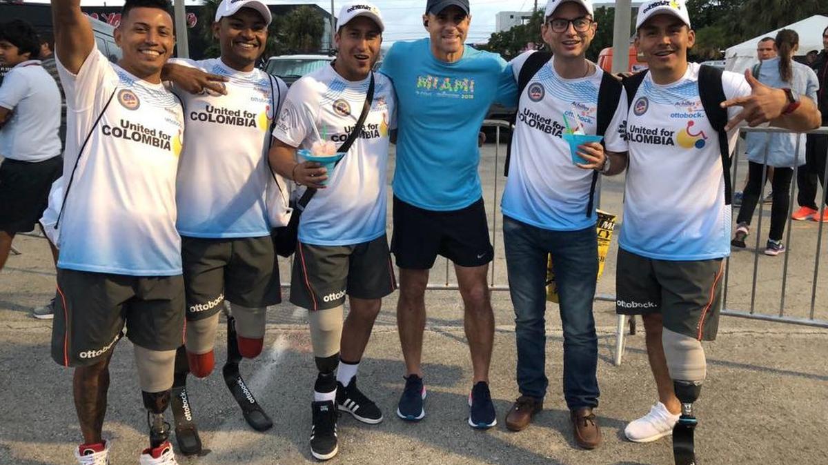 Los soldados colombianos Fabio Rendon, Harlen Ospina, Jhon Jairo Montero, Frankie Ruiz, Guillermo Palacios (acompañante de la delegación) y Camilo Díaz (de izq. a der.), correran este domingo el Maratón de Miami.