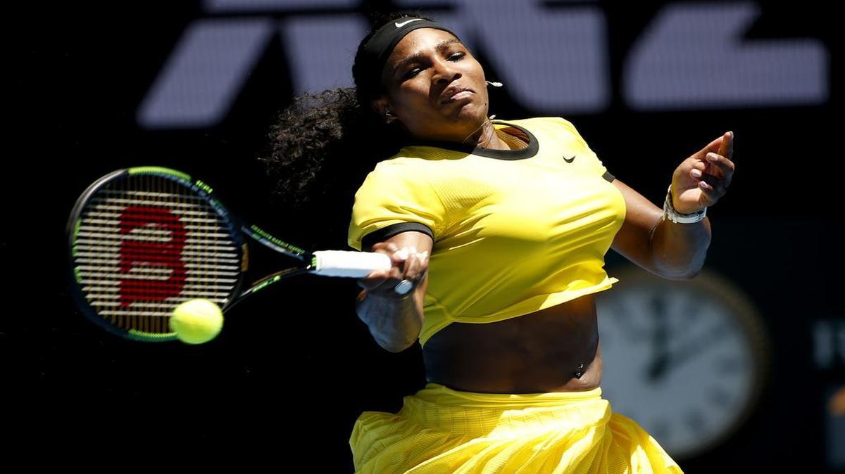 La estadounidense Serena Williams derrotó 6-4, 7-5 a la italiana Camila Giorgi el lunes, en el primer día de actividades del Abierto de Australia, en un partido celebrado en la Rod Laver Arena de Melbourne.